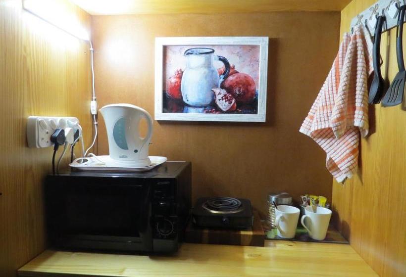 بنسيون Coral Tree Guest Rooms