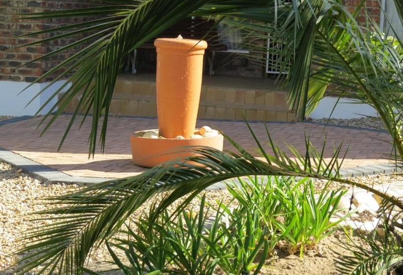 بنسيون Coral Tree Guest Rooms