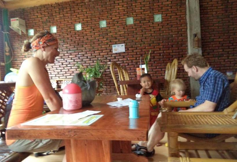 پانسیون Ida Guest House & Jungle Trekking