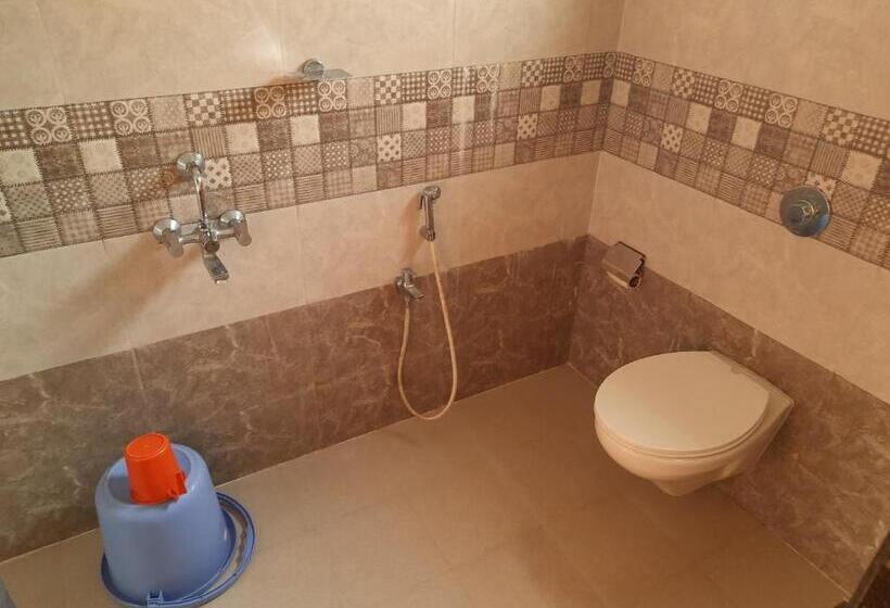 بنسيون Raikar Guest House