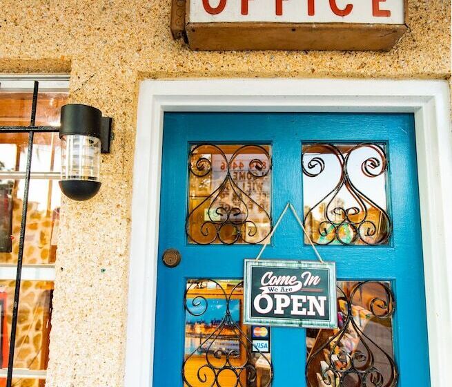 فندق صغير Economy Inn Historic District