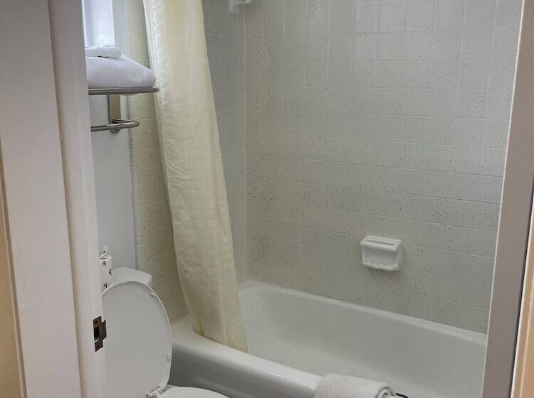 فندق صغير Economy Inn Historic District