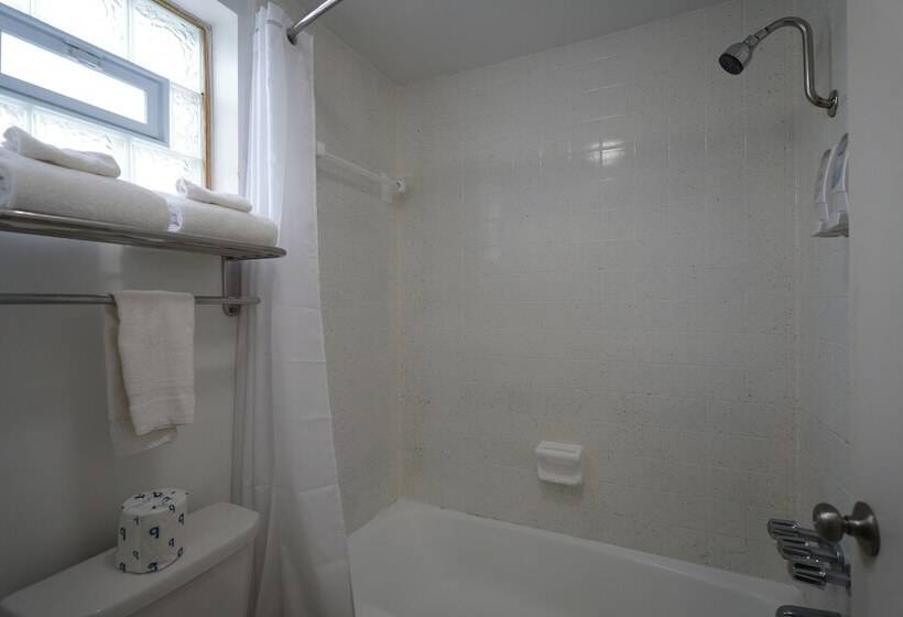 فندق صغير Economy Inn Historic District