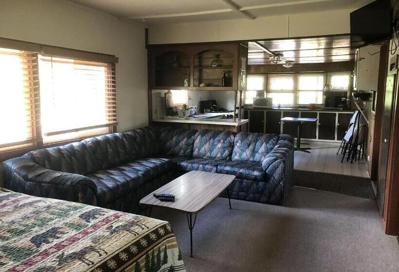 הוסטל Uncle Nicolai S Inn B&b
