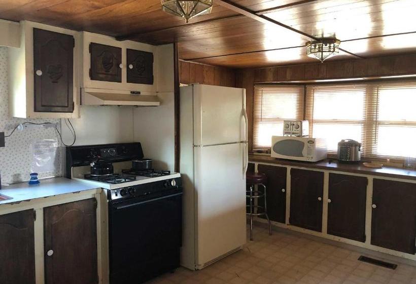 הוסטל Uncle Nicolai S Inn B&b