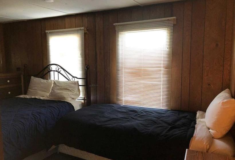 הוסטל Uncle Nicolai S Inn B&b