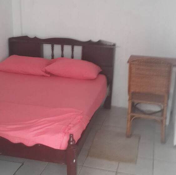 پانسیون Julian Guest House