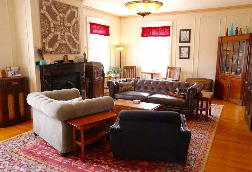 Общежитие Stepping Stone Inn