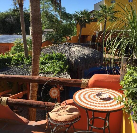 پانسیون Leo's Baja Oasis