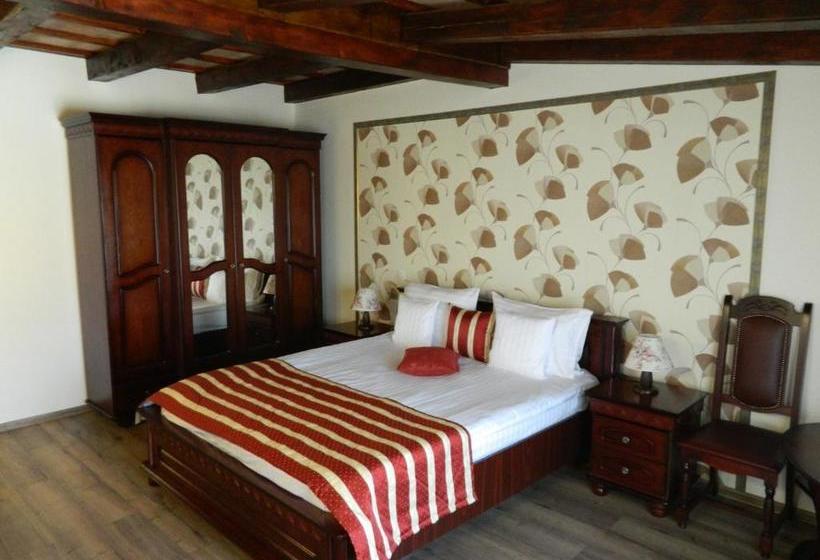 بنسيون Schassburger Tor