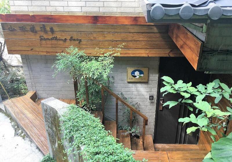 پانسیون Something Easy Inn