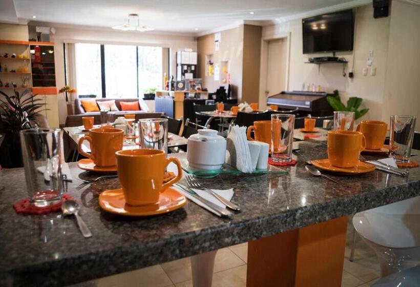 بنسيون Hostal Kolibri B&b