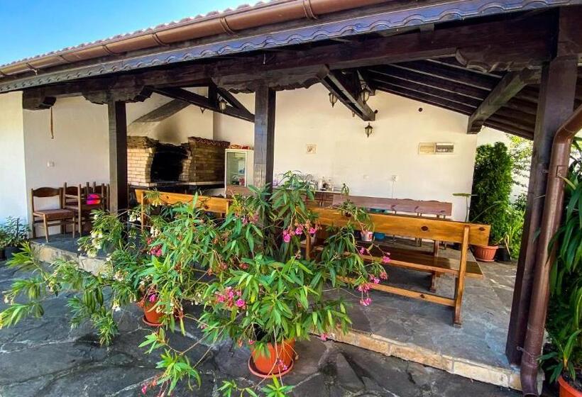 Пансион De Yan Guest House