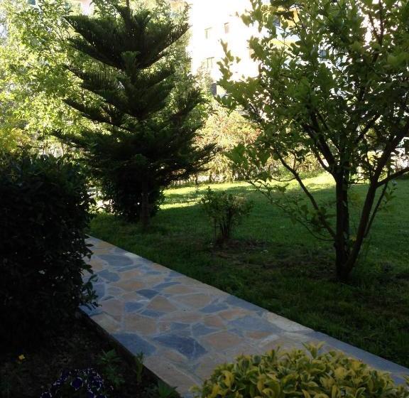 پانسیون Red Rose Guest House