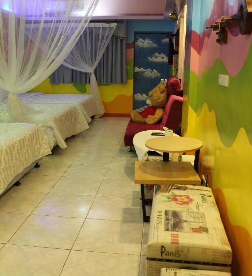 تختخواب و صبحانه Hi Young Castle