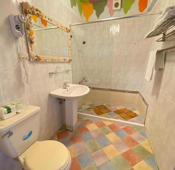 تختخواب و صبحانه Hi Young Castle