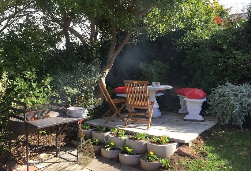 פנסיון 6 On Kloof Guest House