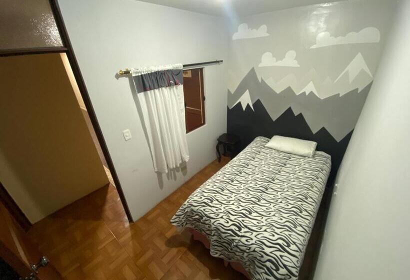 پانسیون Latacunga Hostel