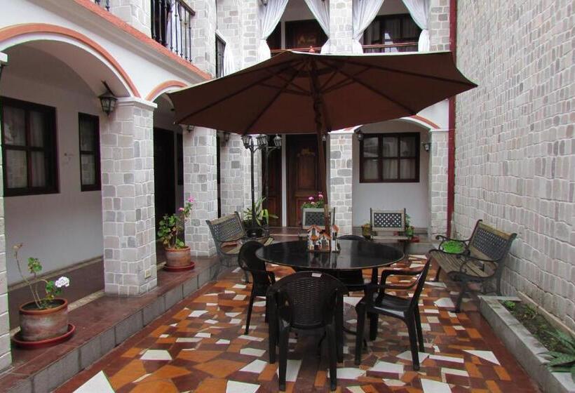 پانسیون Latacunga Hostel