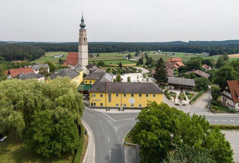 بنسيون Stiftsgasthof Hochburg