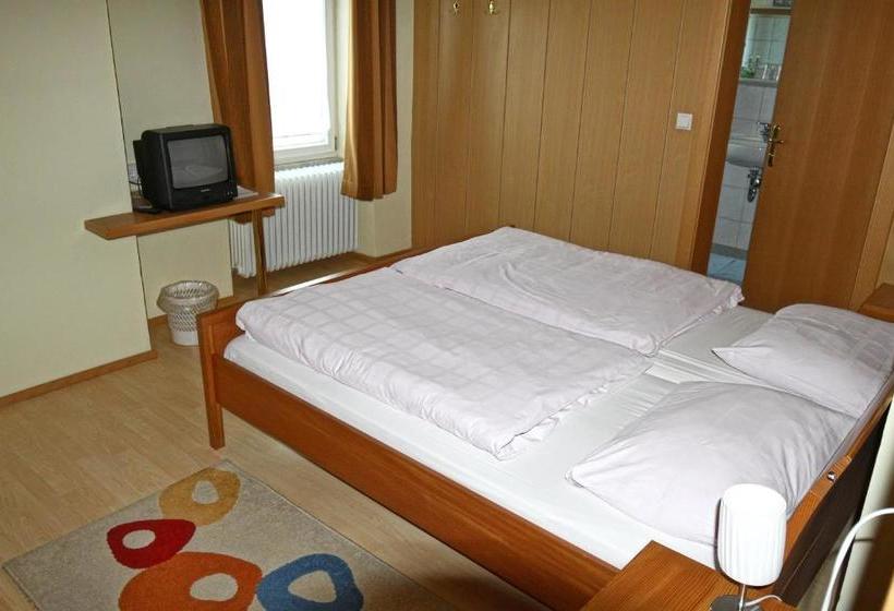 بنسيون Stiftsgasthof Hochburg