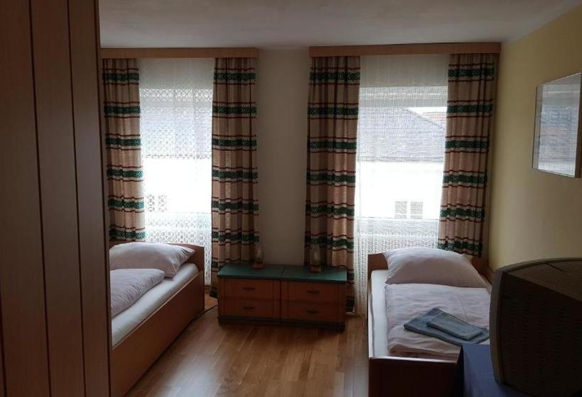 بنسيون Stiftsgasthof Hochburg