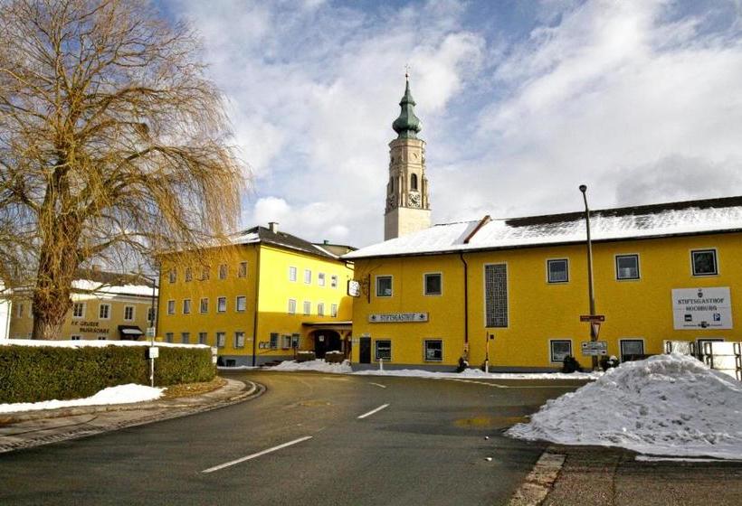 بنسيون Stiftsgasthof Hochburg