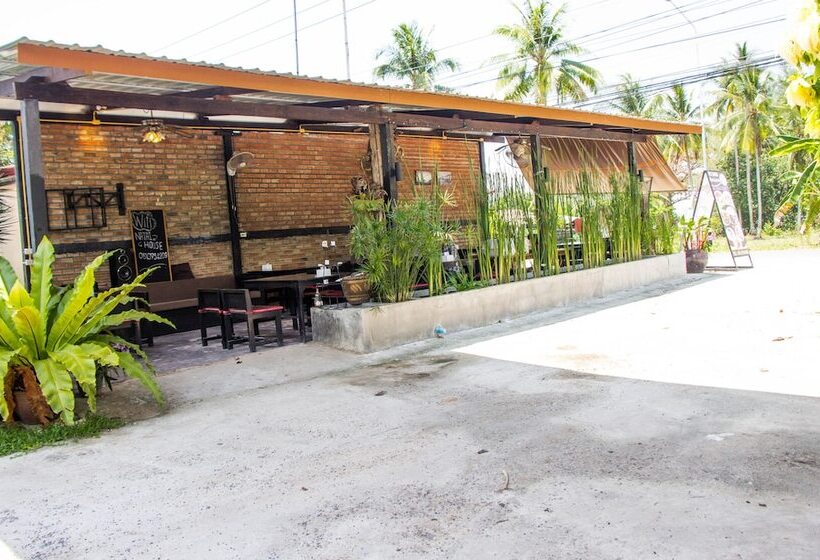 پانسیون Natai House