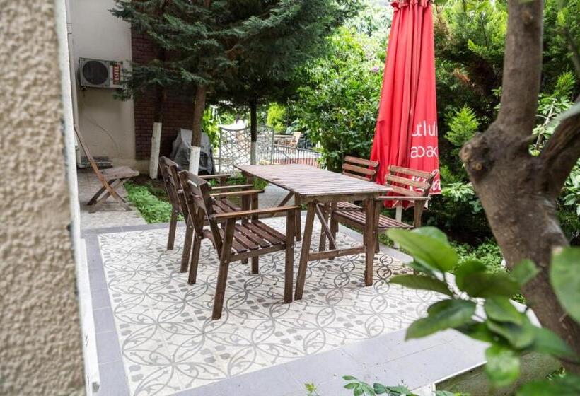 Büyükada Apart Hotel   Karadağ Apart