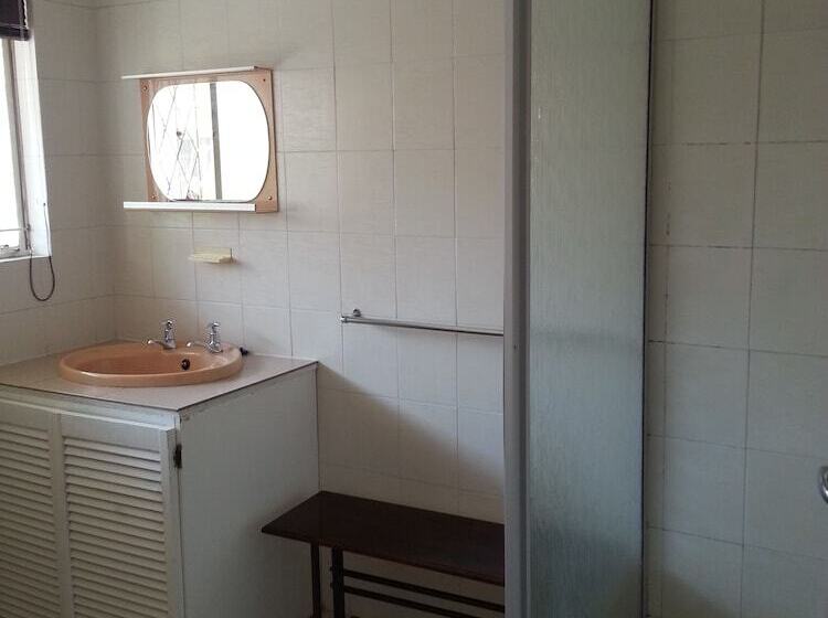 פנסיון Boer And Brit Self Catering Guest House