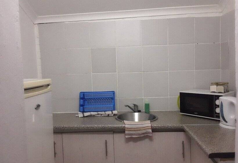 פנסיון Boer And Brit Self Catering Guest House