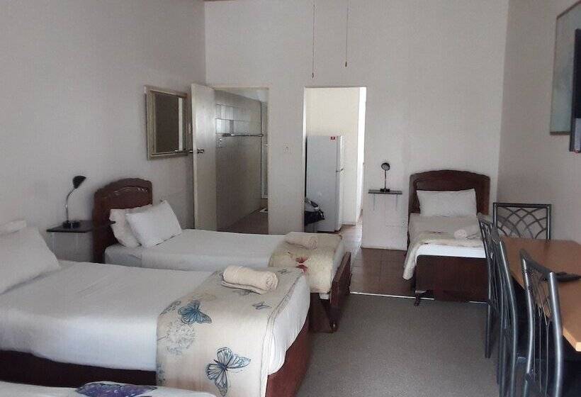 פנסיון Boer And Brit Self Catering Guest House