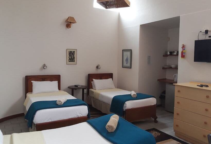 פנסיון Boer And Brit Self Catering Guest House