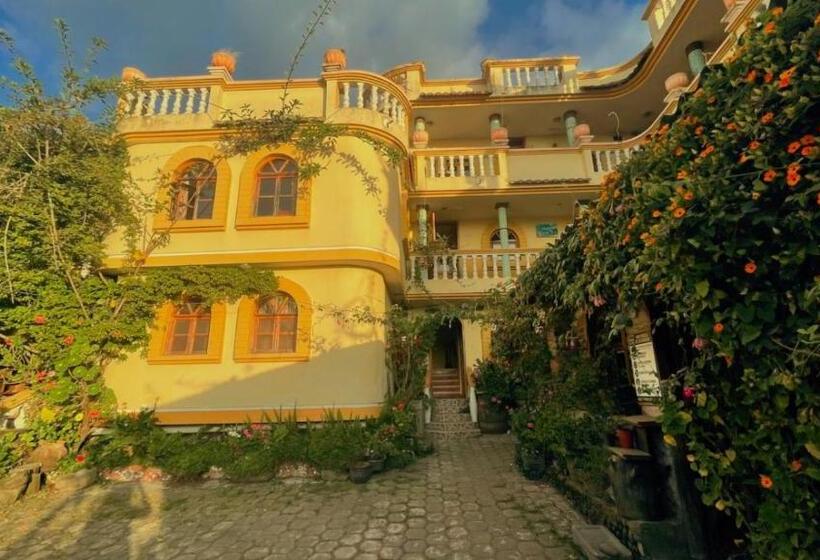 پانسیون Hostal Curiñan