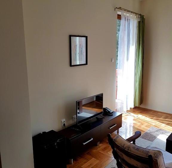 پانسیون Guesthouse Villa Elizabet