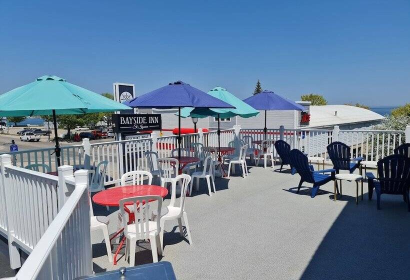 הוסטל Bayside Inn