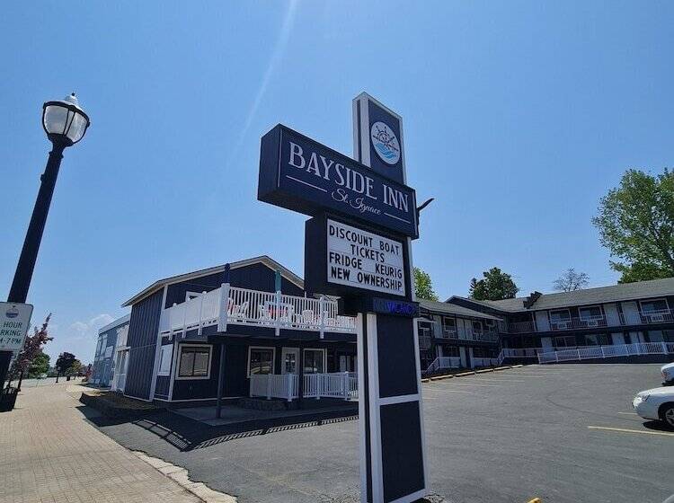 הוסטל Bayside Inn