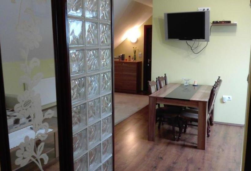 펜션 Csipkeház Apartman