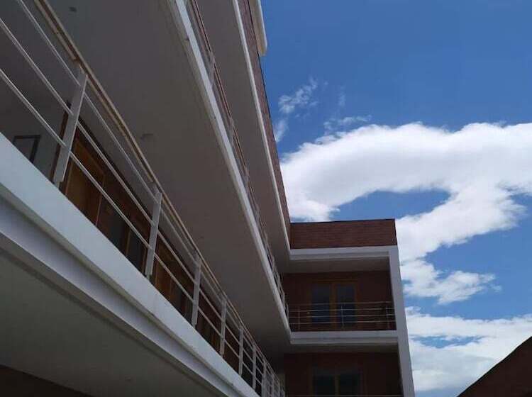 هاستل El Geranio