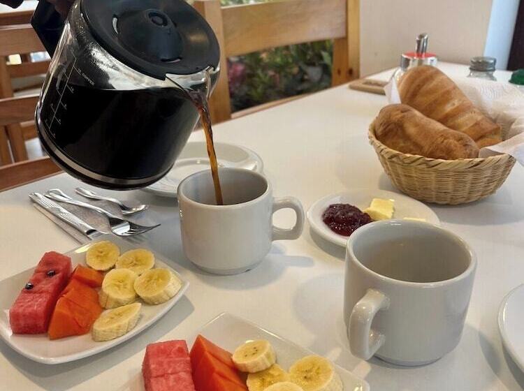 هاستل El Geranio