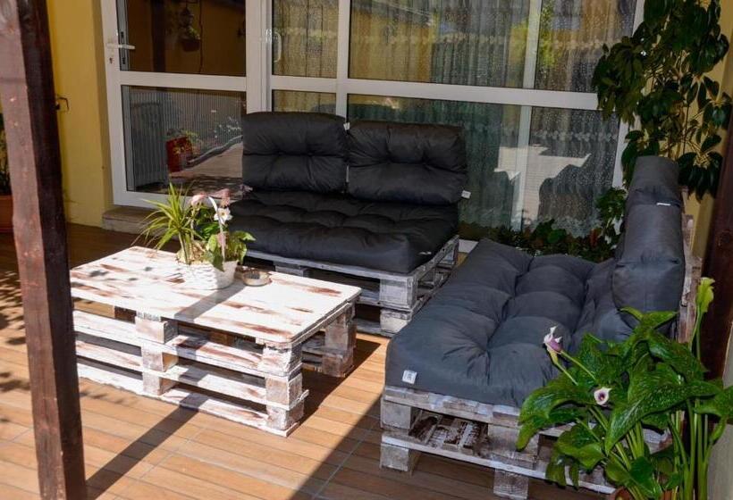 پانسیون Edelvais Guest House