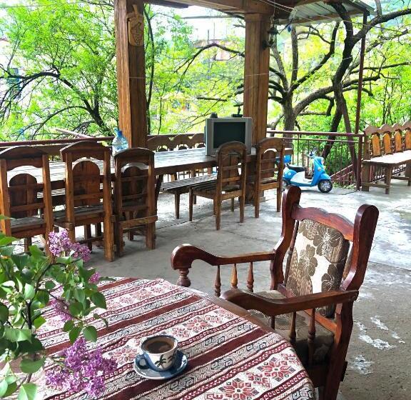 پانسیون Guest House Anahit Ijevan