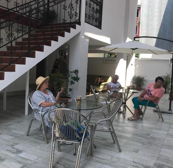 پانسیون Magnolia Guest House
