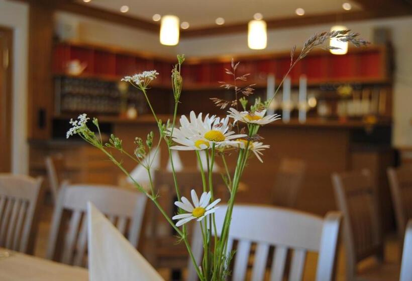 ホテル Vogelhubergut   Familie Scherleithner