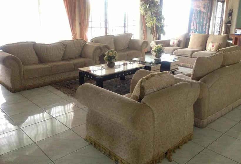 פנסיון Cempaka Mas