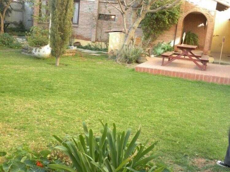 پانسیون El Jardin Suites And Guest House