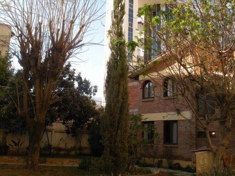 پانسیون El Jardin Suites And Guest House