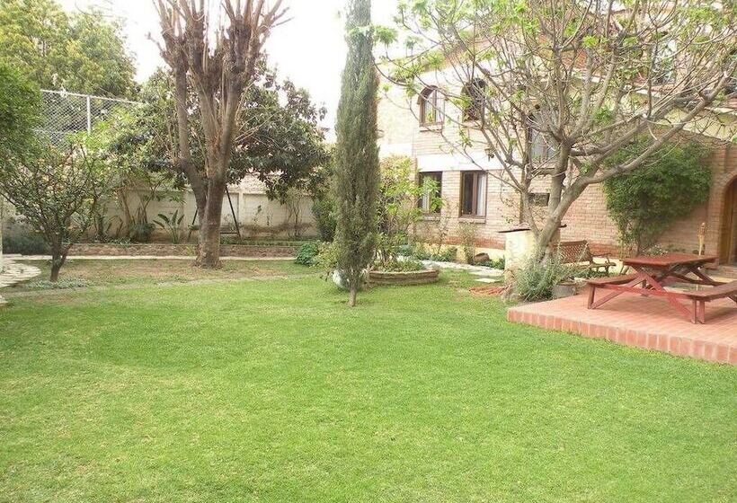 پانسیون El Jardin Suites And Guest House