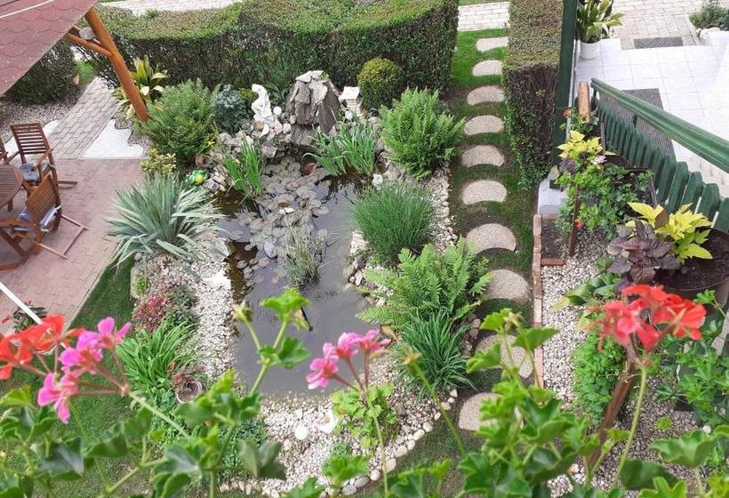 ペンション Hajnalka Vendégház