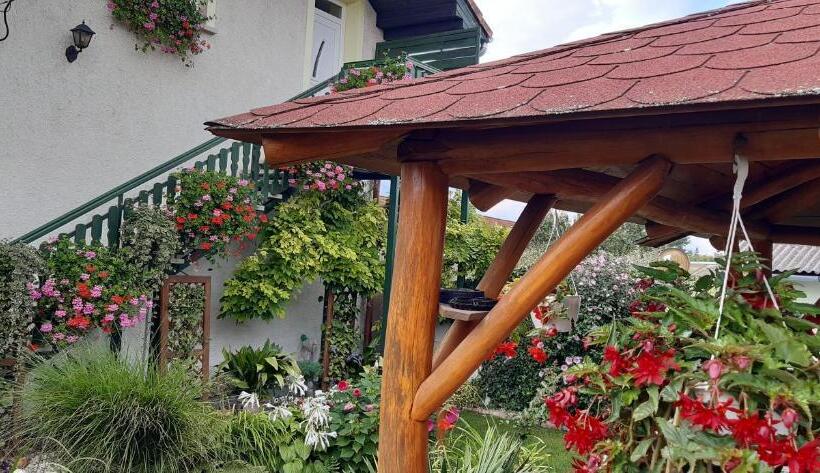 ペンション Hajnalka Vendégház